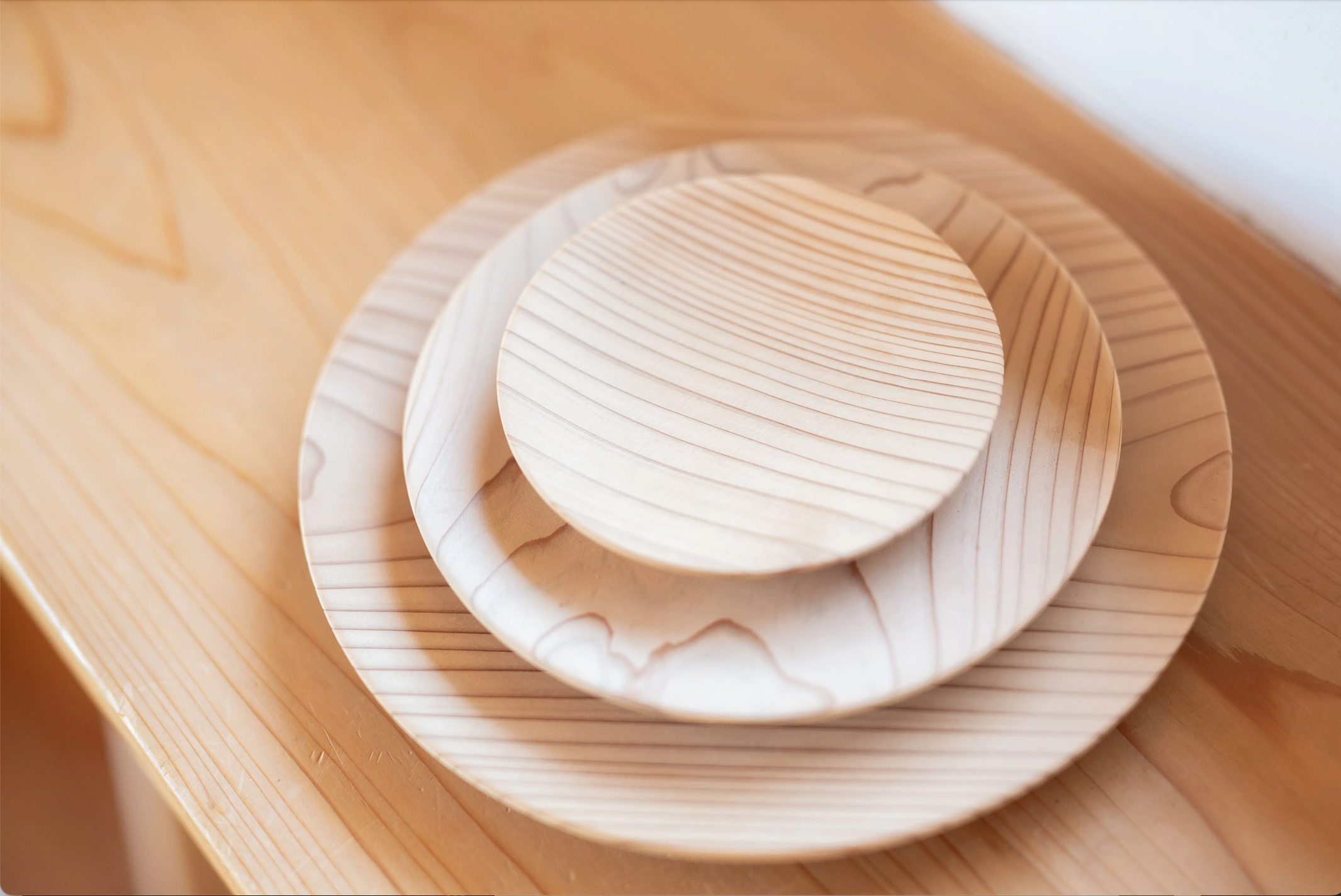 建築現場で生まれた端材で食卓を彩る
循環皿